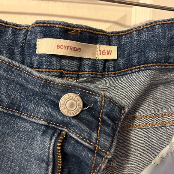 Levi's Boyfriend Cropped Distressed Jeans Size 16W - Picture 8 of 9